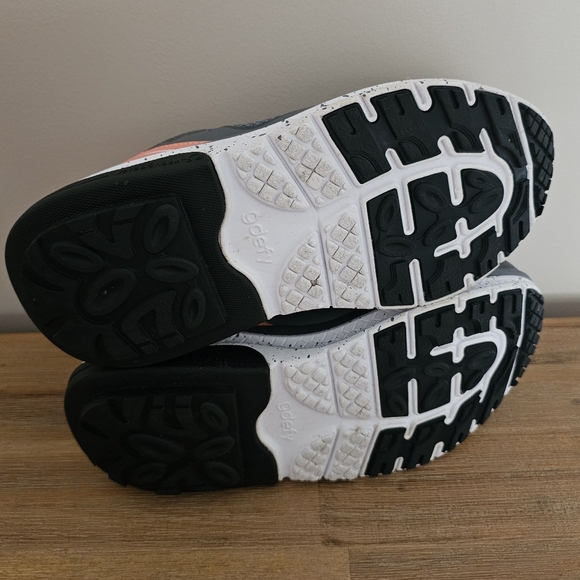 Brooks Gray and Pink Athletic Shoes - Picture 9 of 10